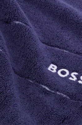 Alfombrilla de baño de algodón con logo bordado en contraste