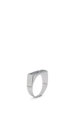 Anillo de acero con logo de temporada