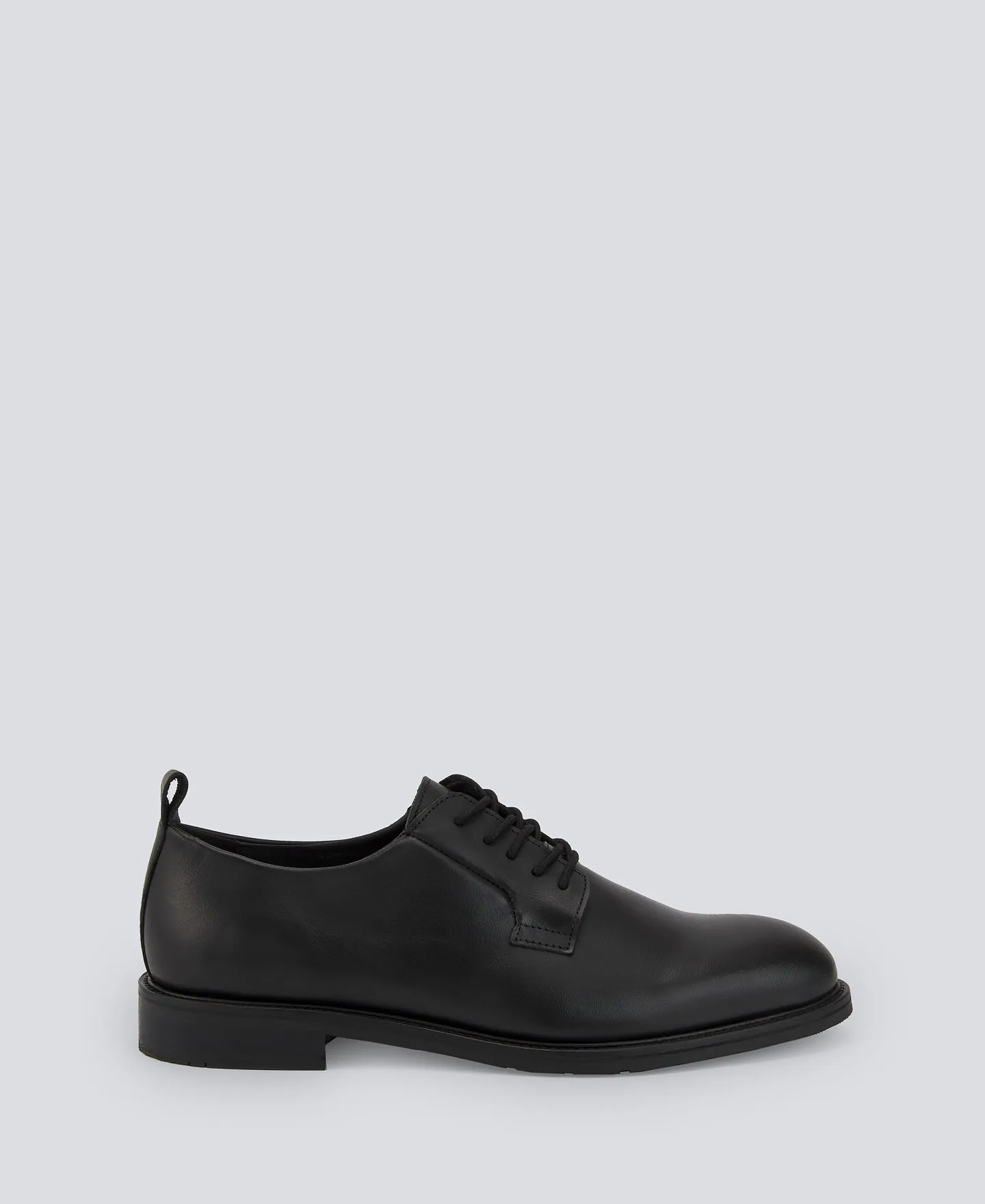 Black leather derby shoe man
