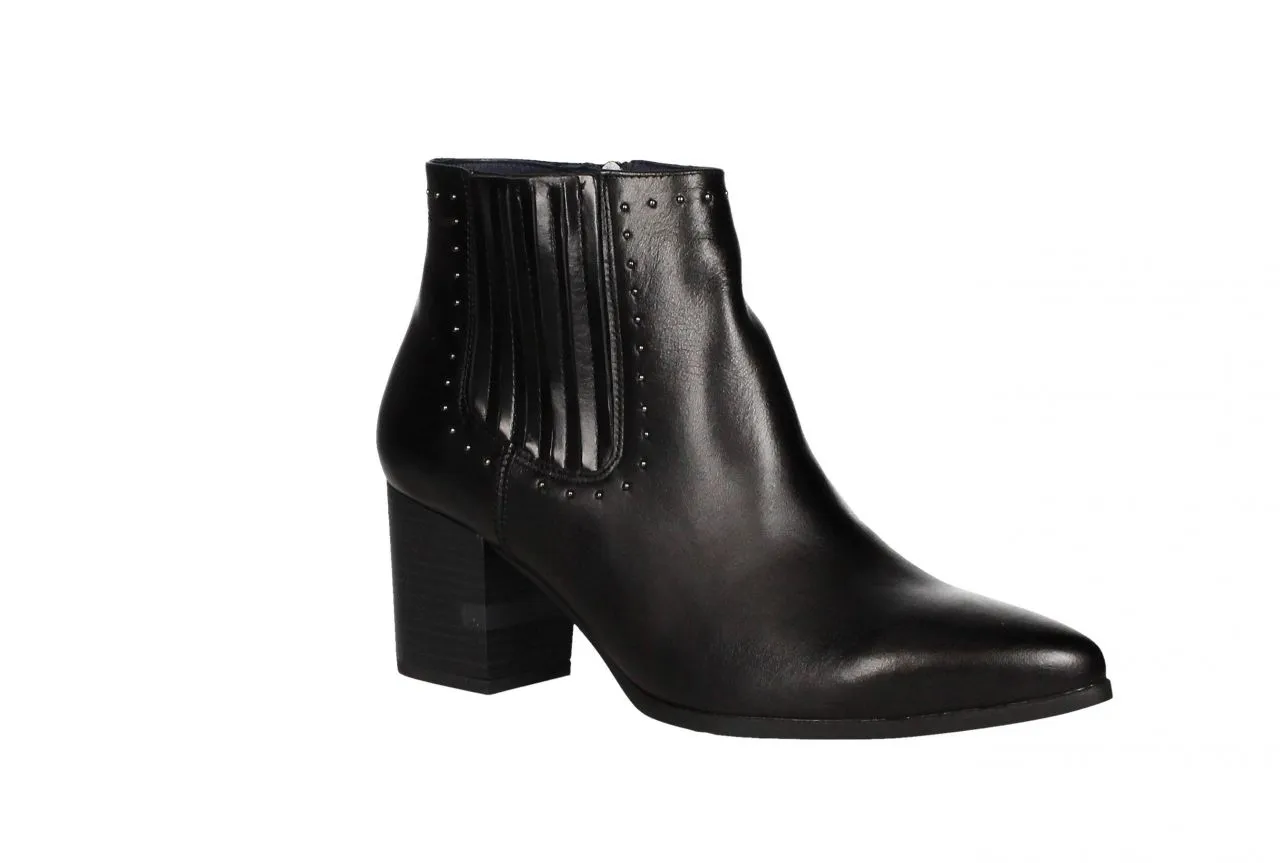 Botin Piel Negro Tachas Lado Elastico