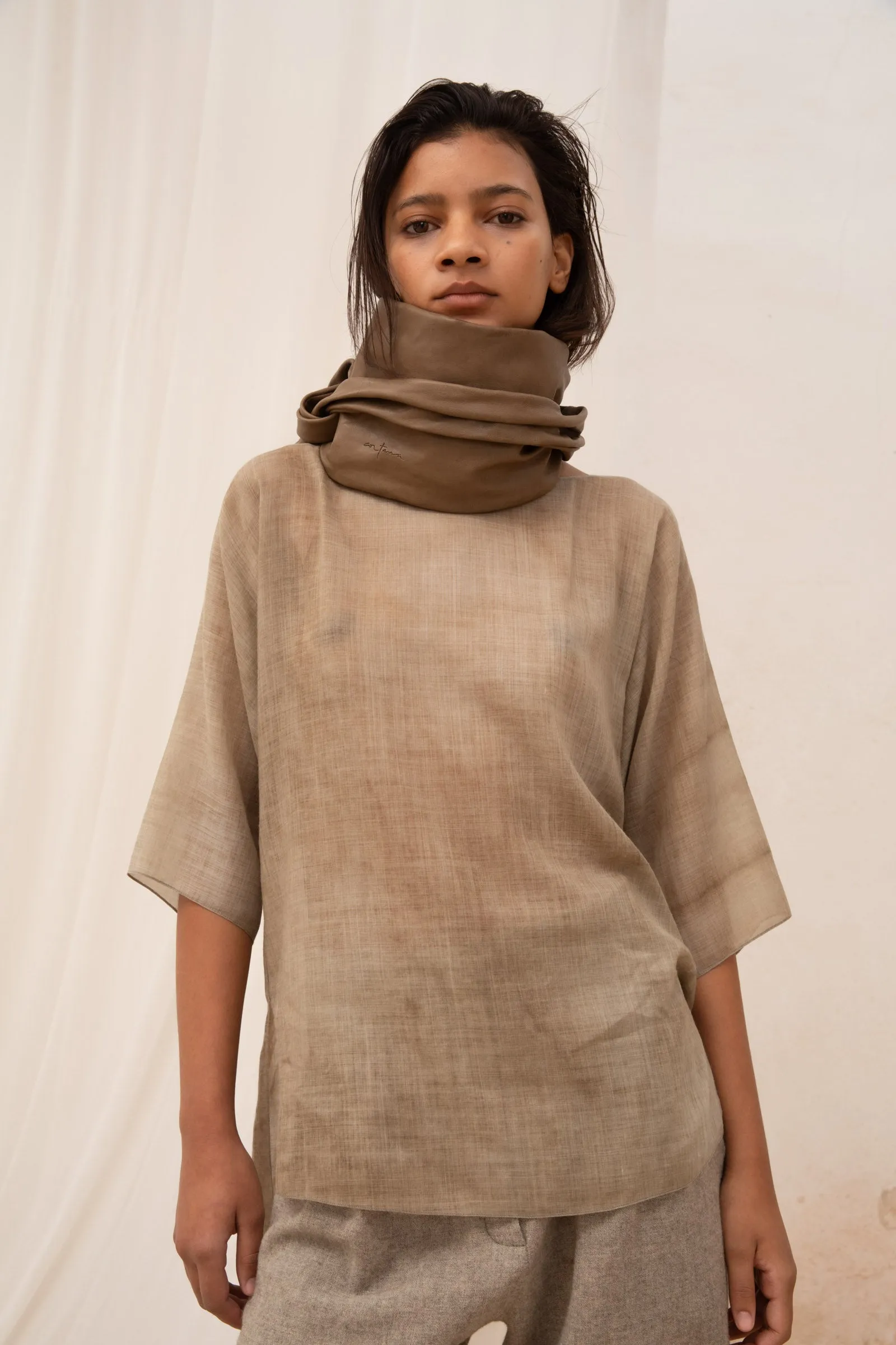 Bree, top in brown melange virgin wool