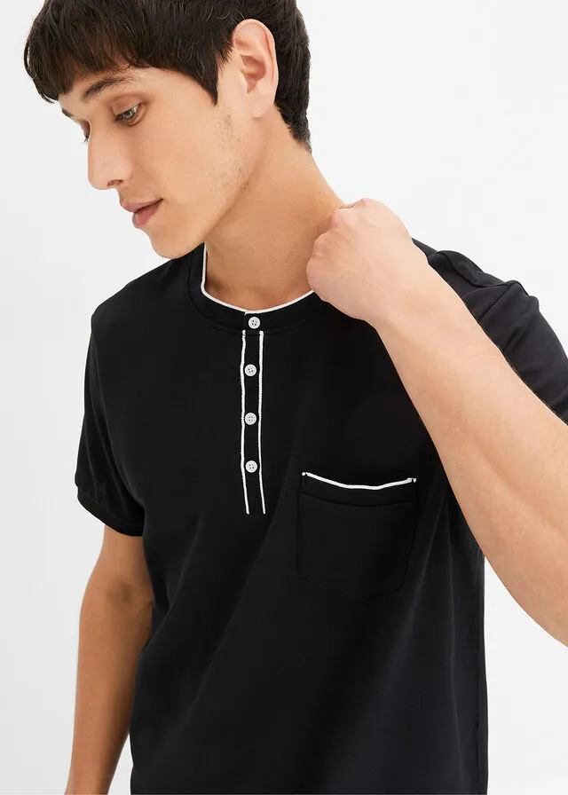 Camiseta con cuello henley Negro
