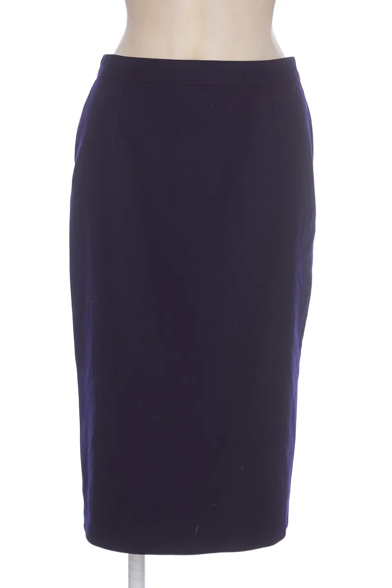 FALDA COLOR AZUL  CLOSEANDO