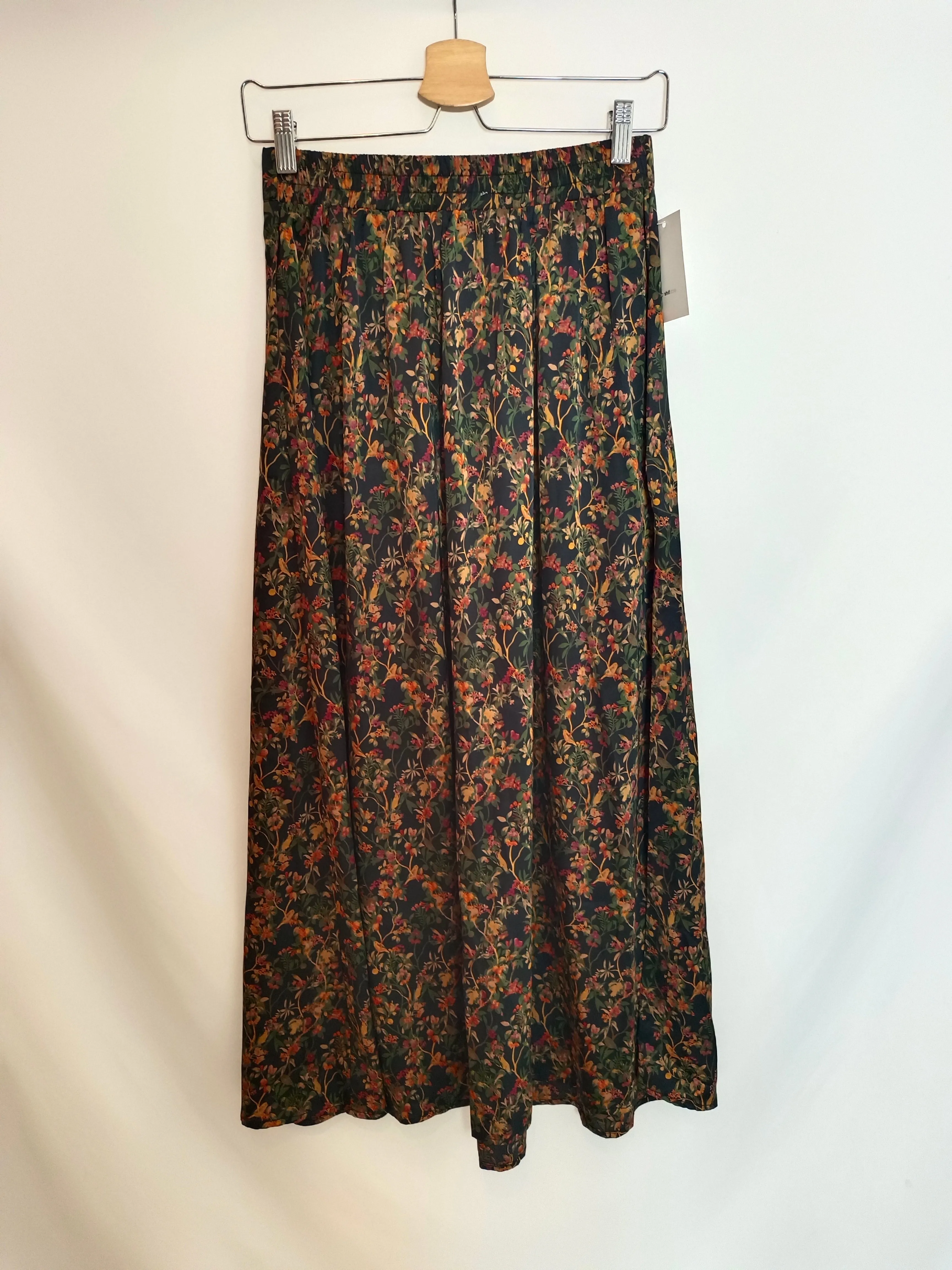 IN APRIL 1986. Falda midi flores T.s/m