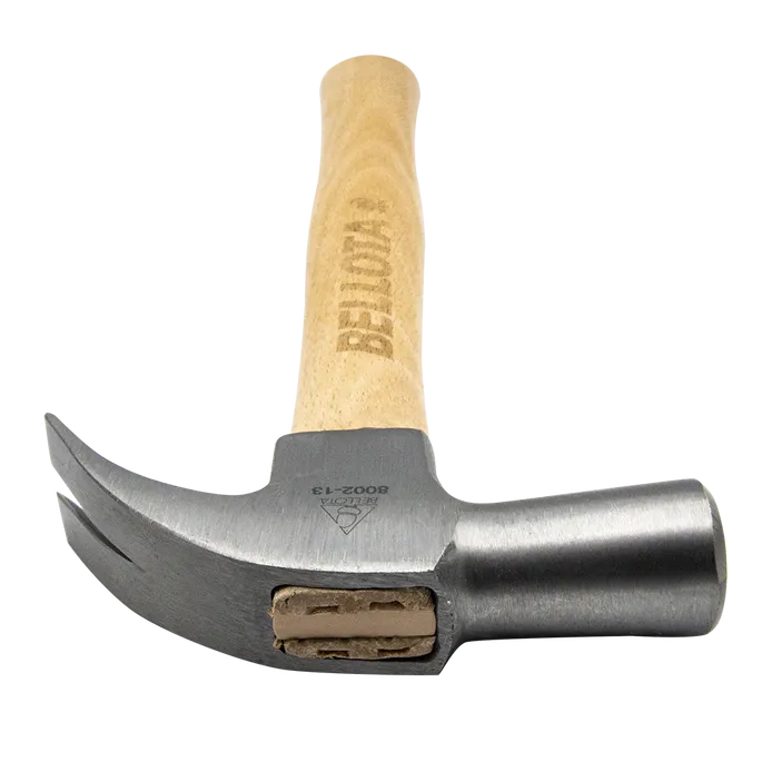 Martillo carpintero con mango de madera