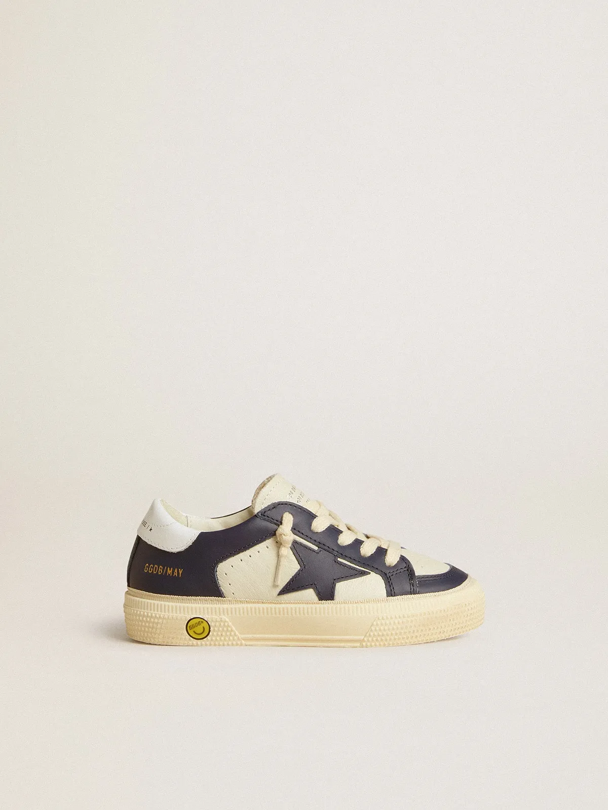 May Junior de piel blanca y azul con estrella y refuerzo del talón de piel
