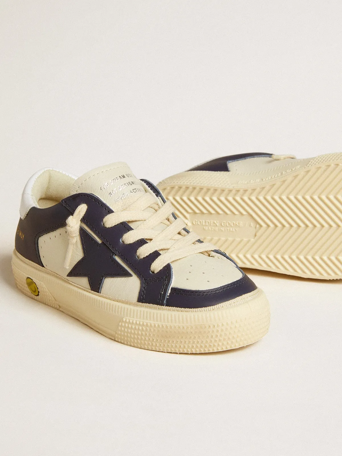 May Junior de piel blanca y azul con estrella y refuerzo del talón de piel