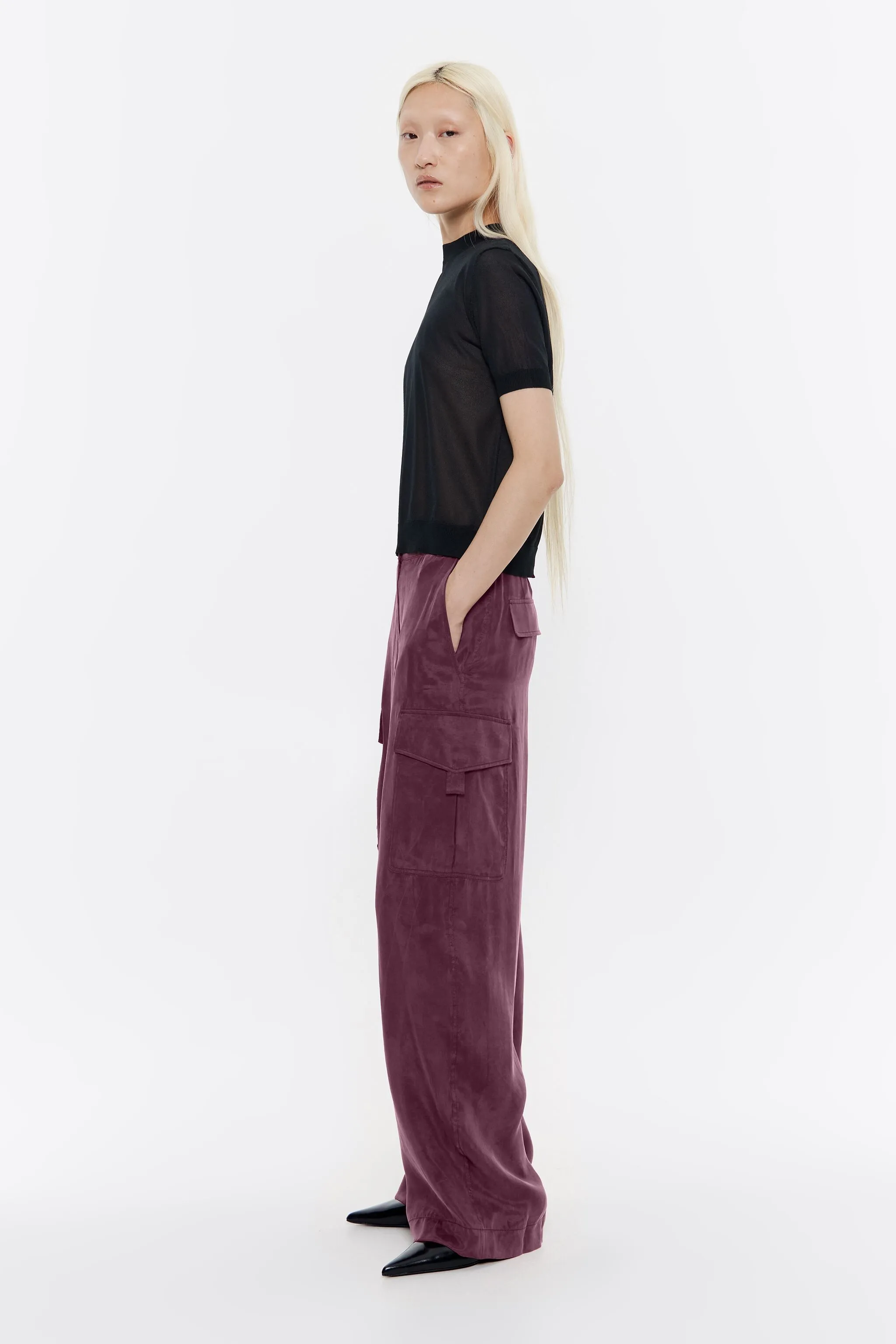 Pantalón cargo fluido burdeos