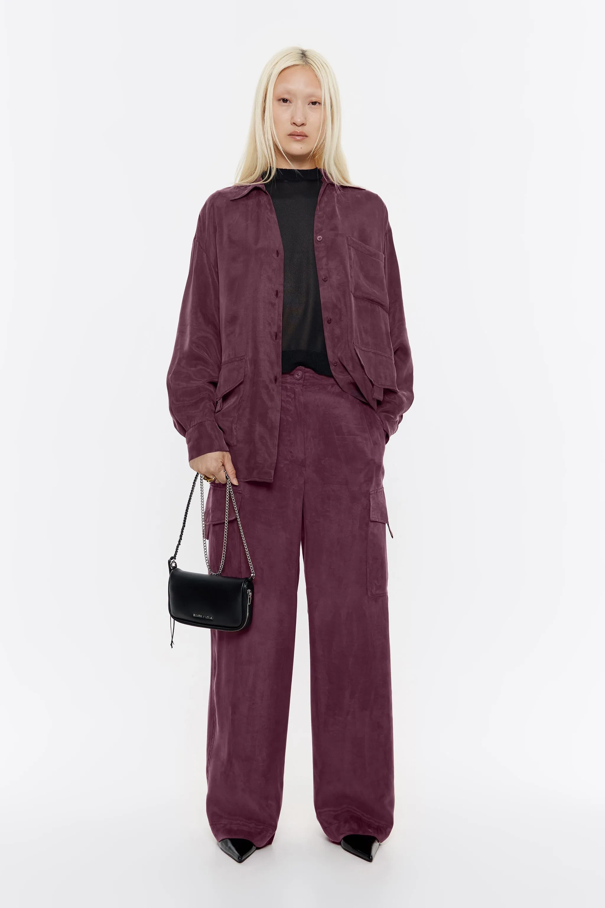 Pantalón cargo fluido burdeos