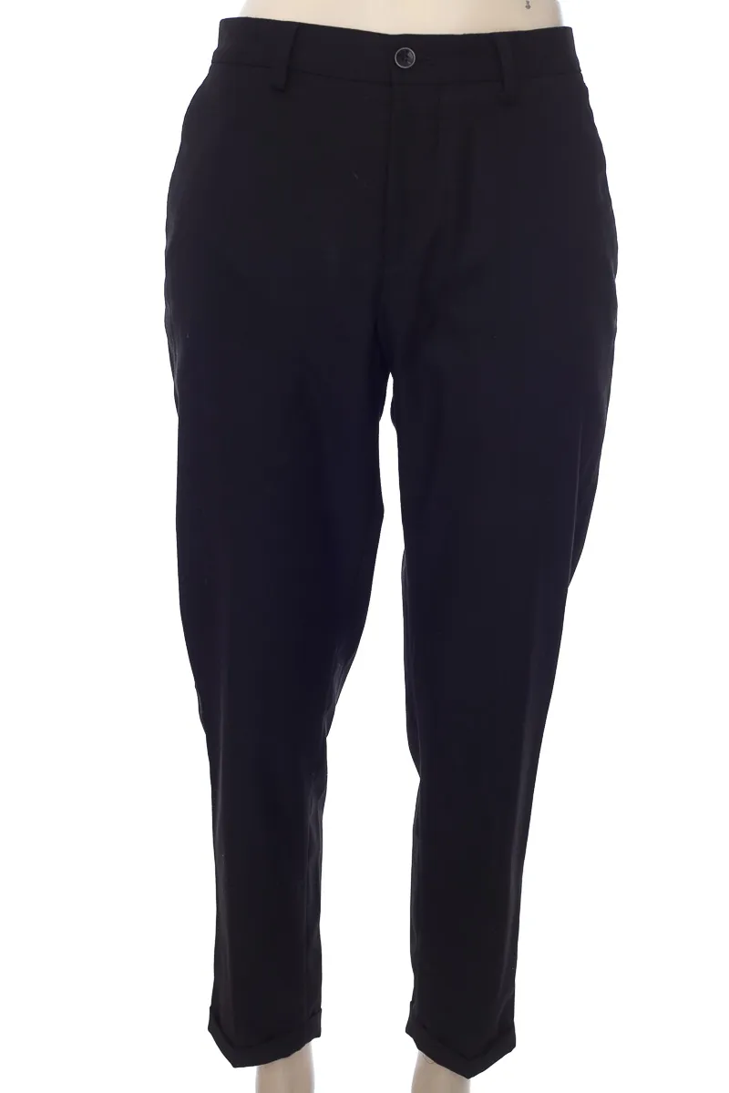 PANTALóN COLOR NEGRO  ZARA