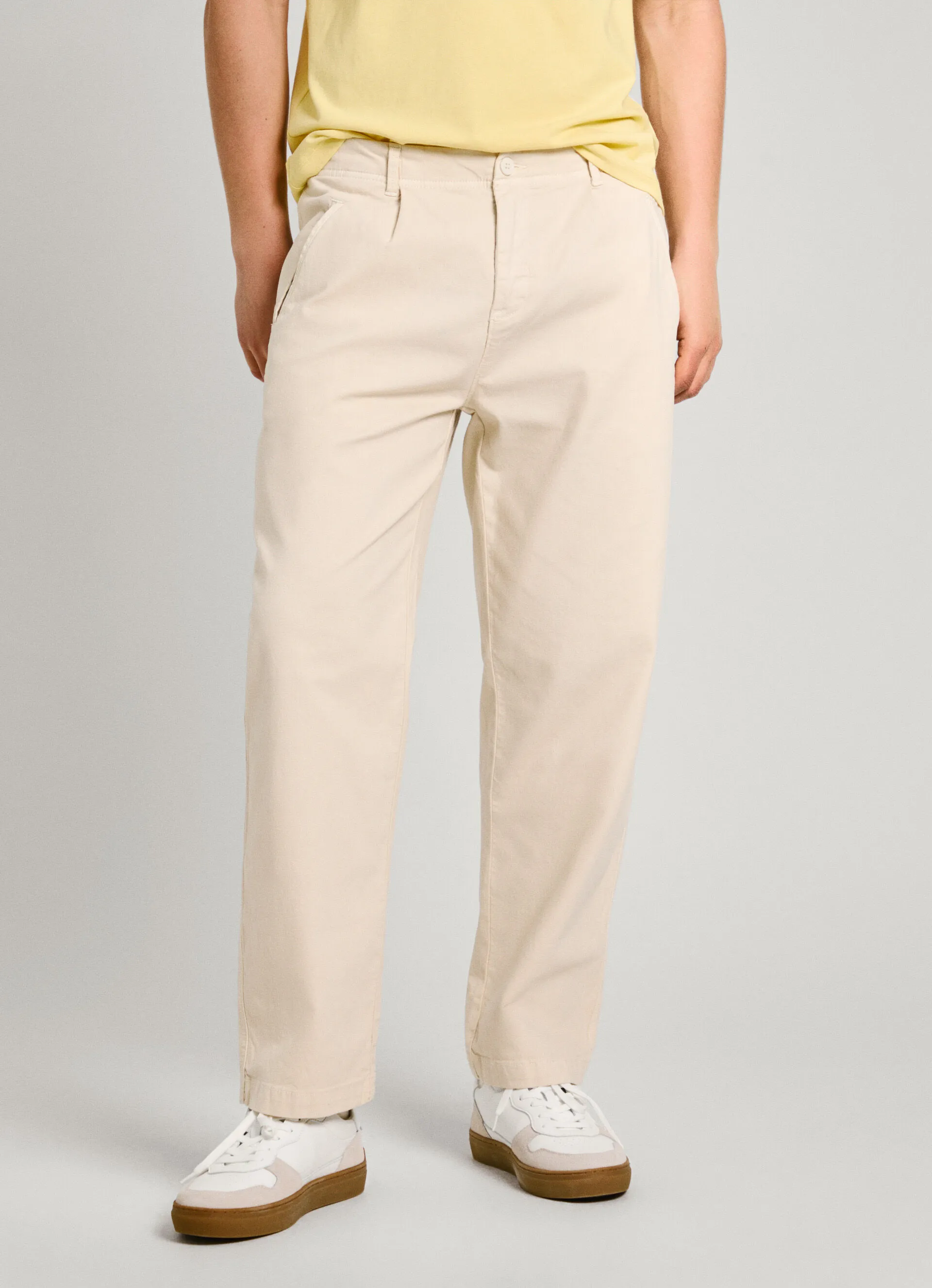pantalón tejido elástico fit relaxed