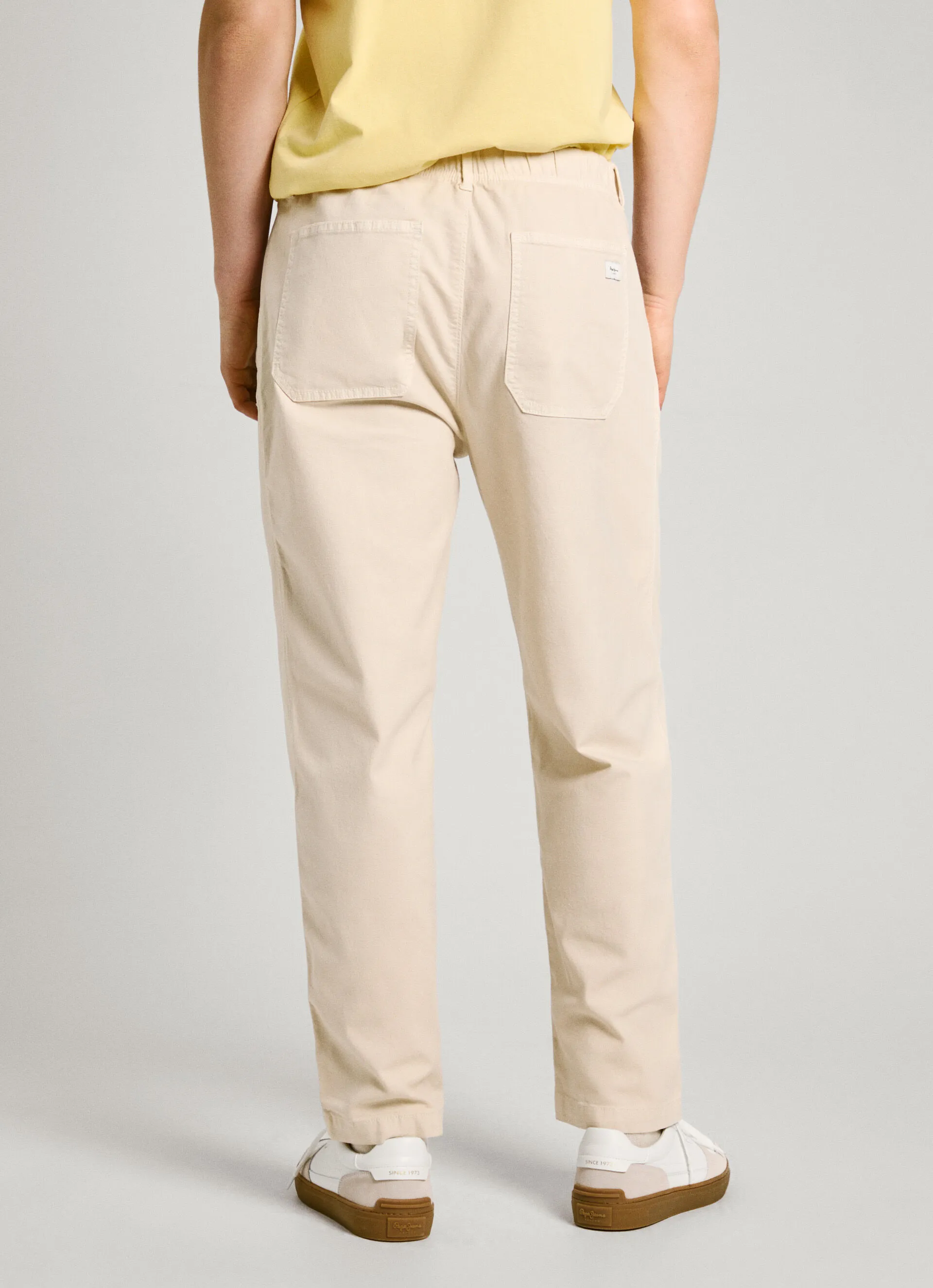 pantalón tejido elástico fit relaxed
