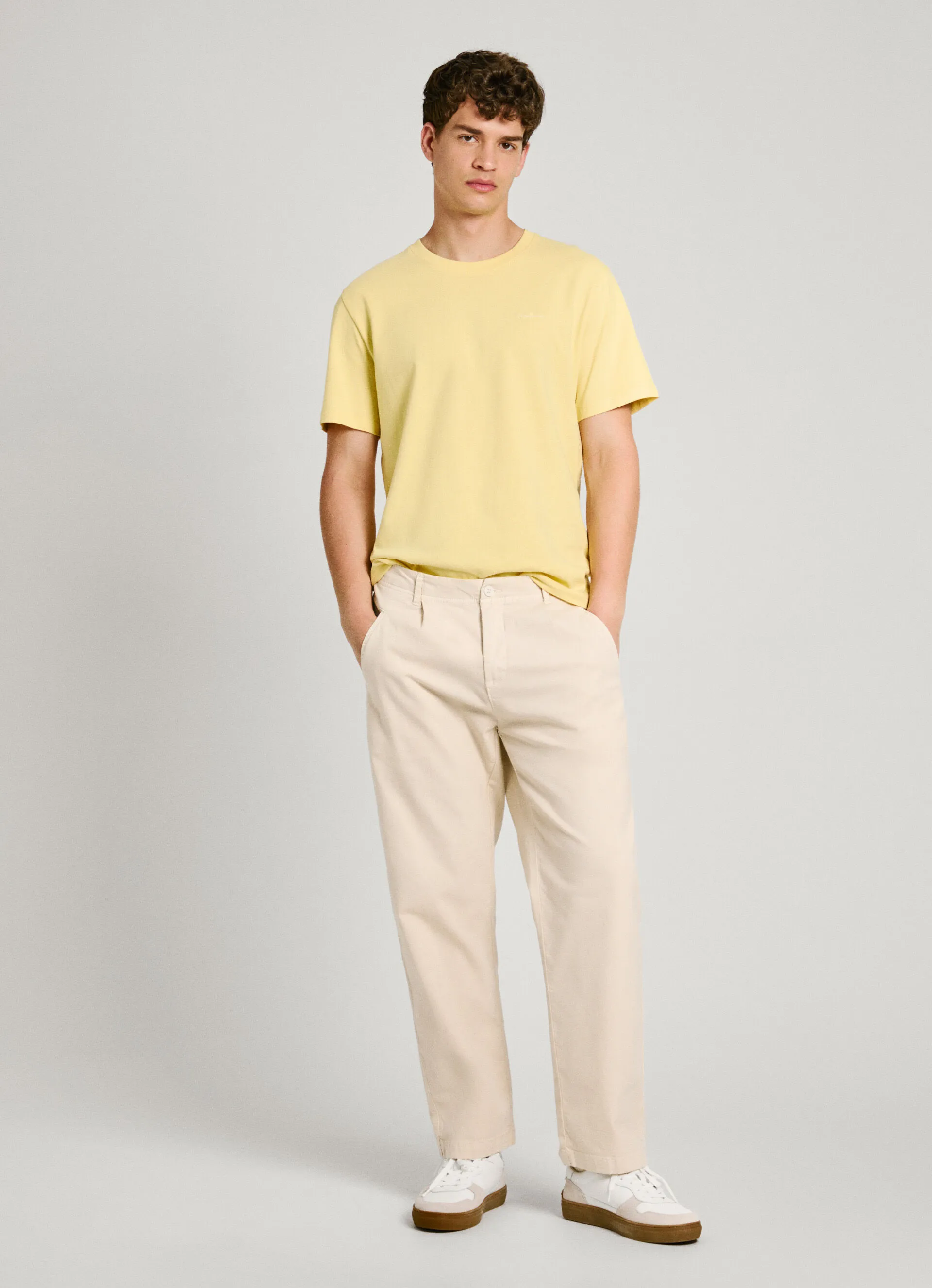 pantalón tejido elástico fit relaxed