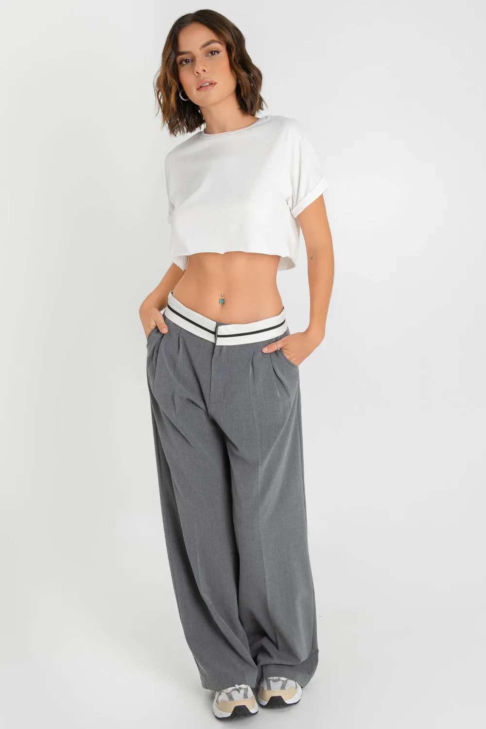 Pantalón wide leg detalle cintura en contraste