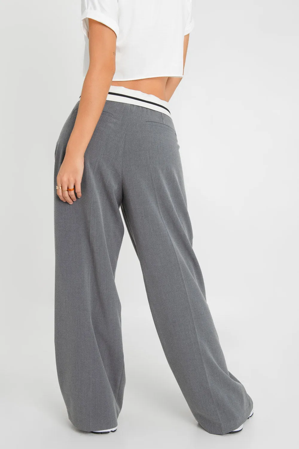 Pantalón wide leg detalle cintura en contraste