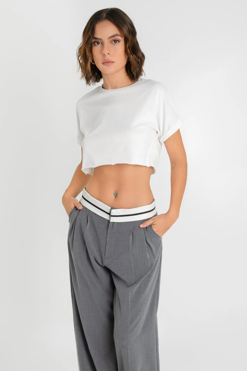 Pantalón wide leg detalle cintura en contraste