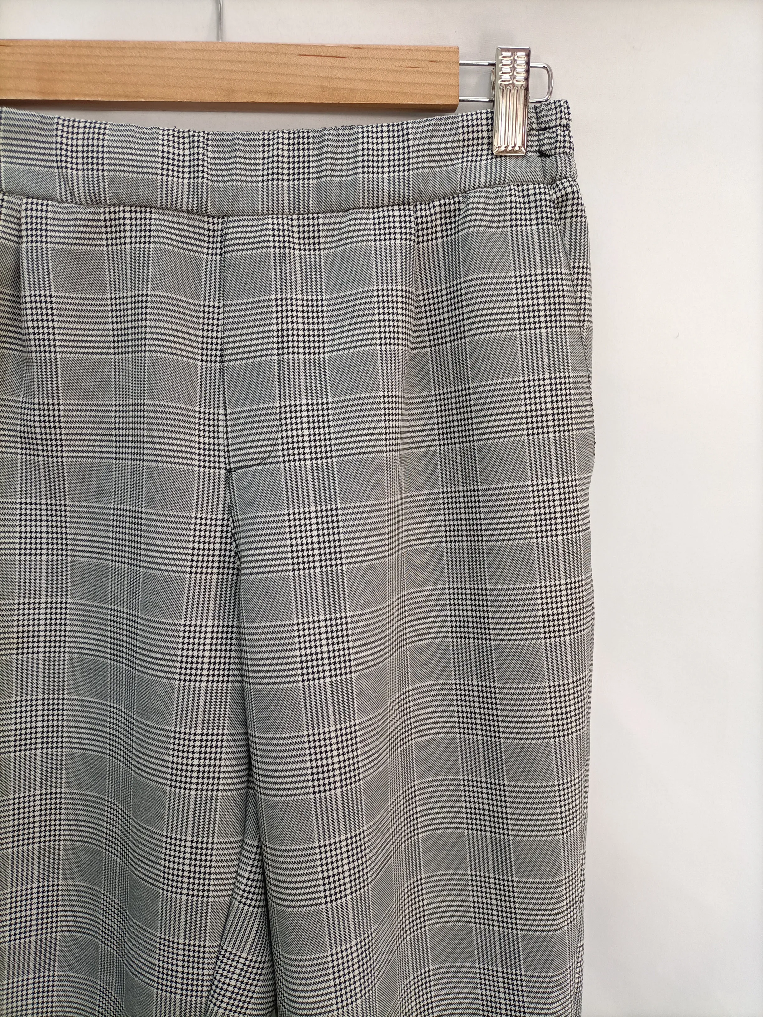 PULL&BEAR. Pantalón fluido pata de gallo T.s