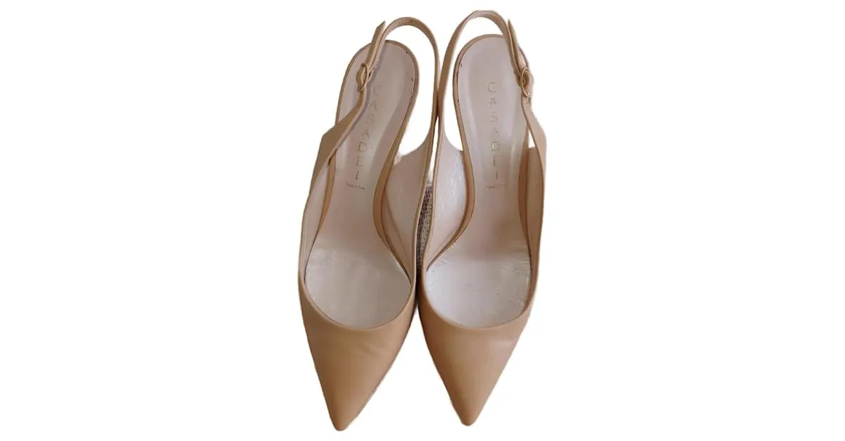 Tacones beige de Casadei 