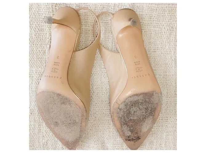 Tacones beige de Casadei 