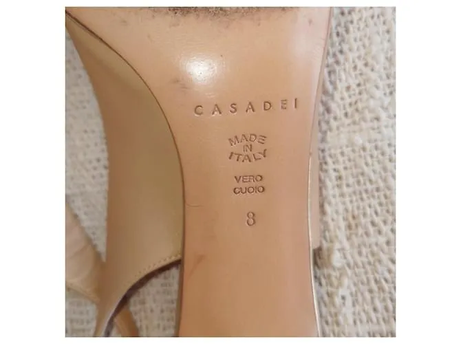 Tacones beige de Casadei 