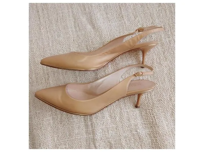 Tacones beige de Casadei 