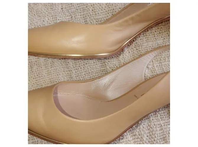 Tacones beige de Casadei 