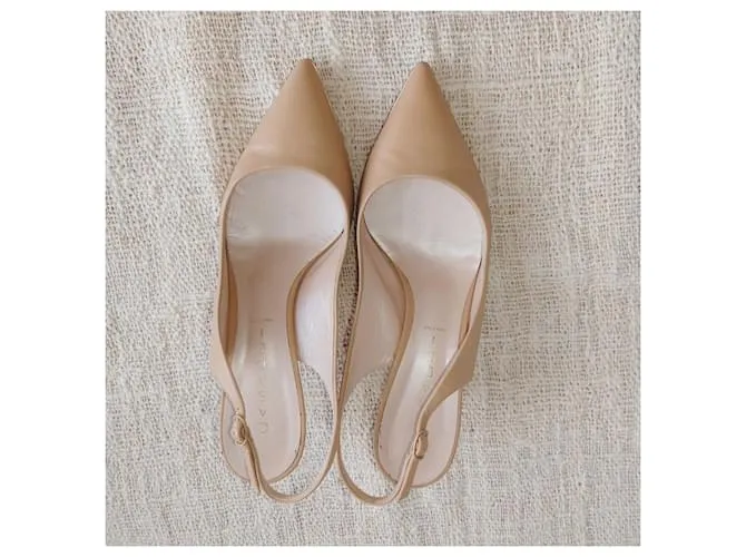 Tacones beige de Casadei 