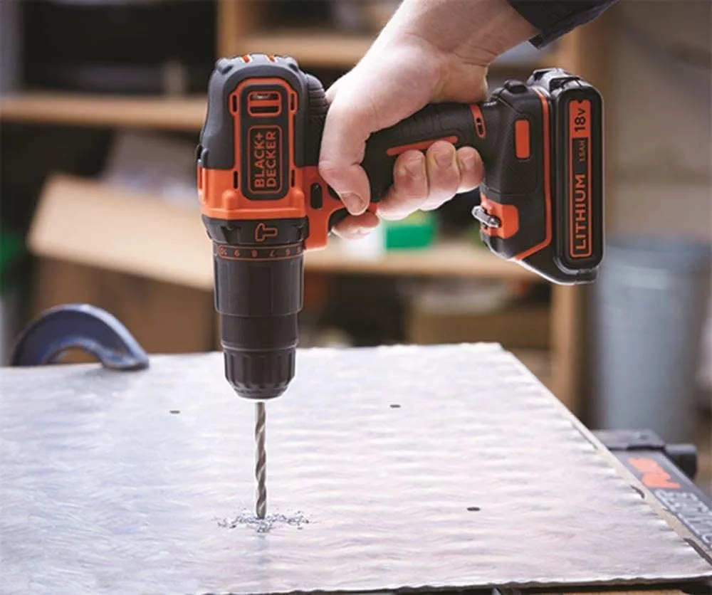 TALADRO PERCUTOR BLACK+DECKER 18V + 80 ACCESORIOS 2 BAT 1,5AH CON CAJA BDCHD18BAFCQW