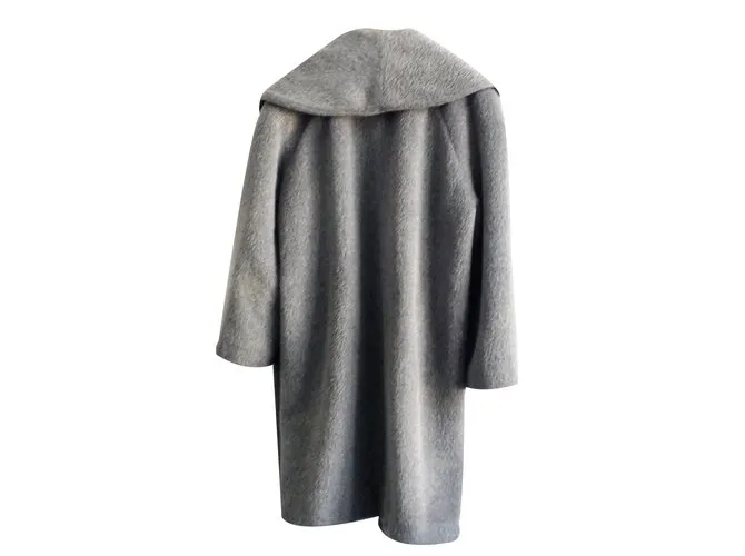 Zapa Capa, Ropa de calle Gris 