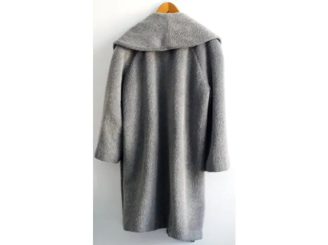 Zapa Capa, Ropa de calle Gris 