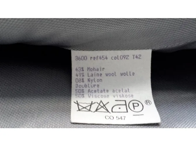 Zapa Capa, Ropa de calle Gris 