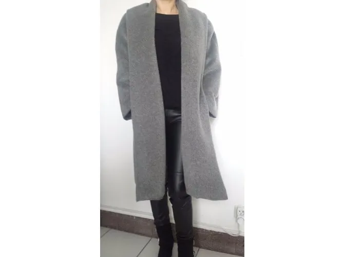 Zapa Capa, Ropa de calle Gris 
