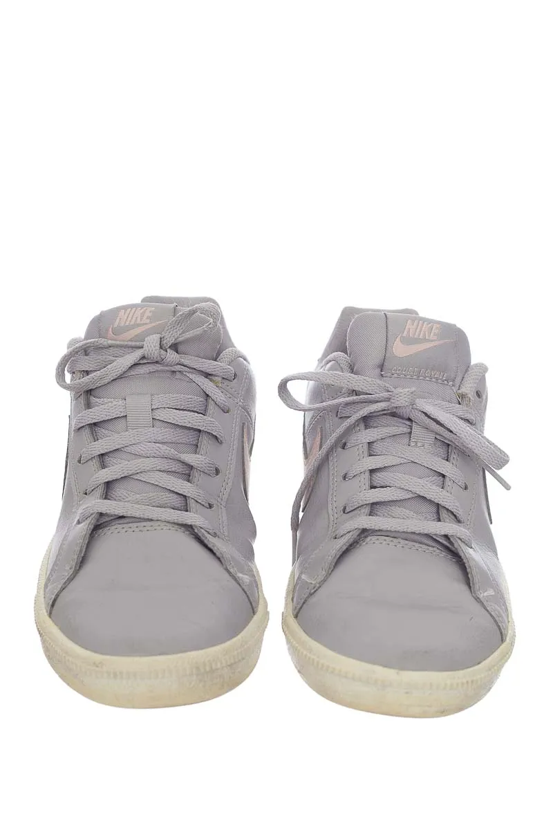 ZAPATOS COLOR GRIS  NIKE