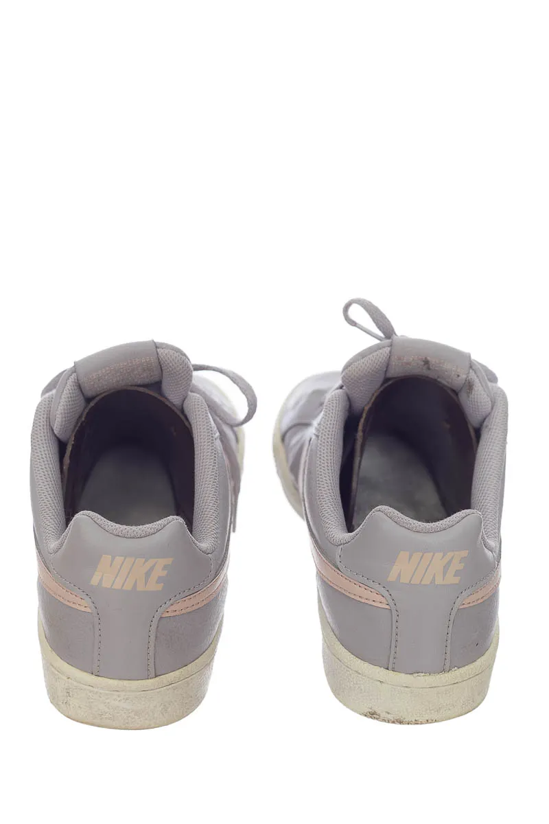 ZAPATOS COLOR GRIS  NIKE