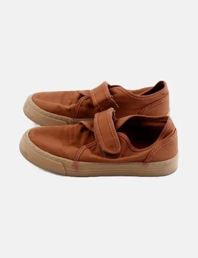 Zara Deportiva marrón velcro