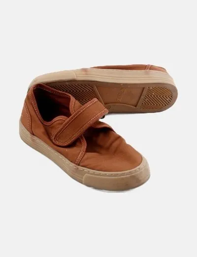 Zara Deportiva marrón velcro